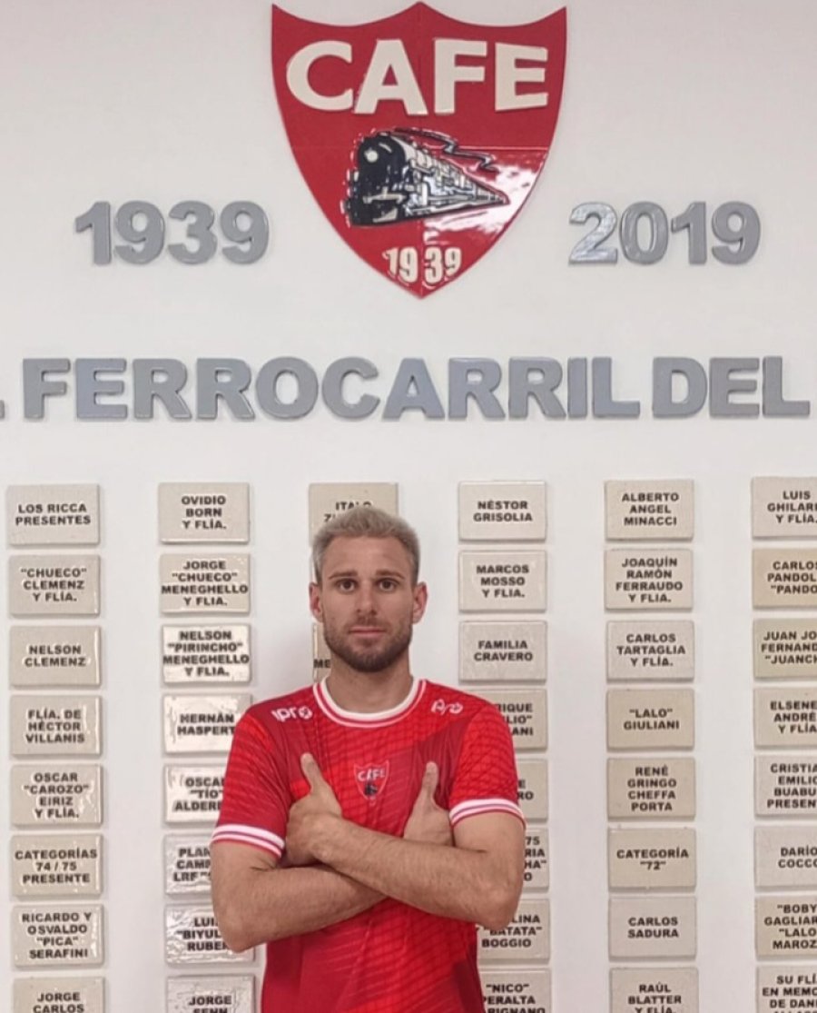 DELANTERO. Bustos jugará en Ferrocarril del Estado.