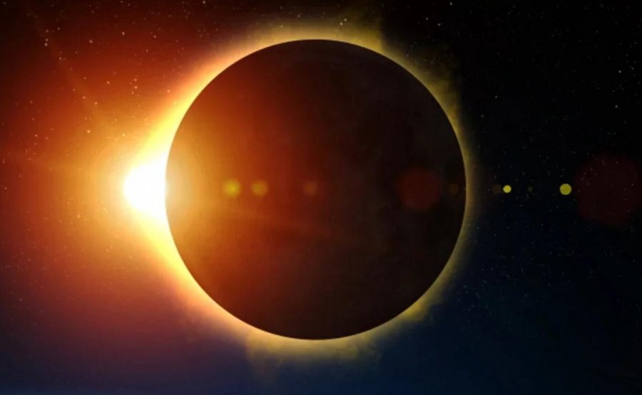 ECLIPSE SOLAR. A las 17:31 será el punto culmine de este fenómeno que se podrá observar en todo el país.
