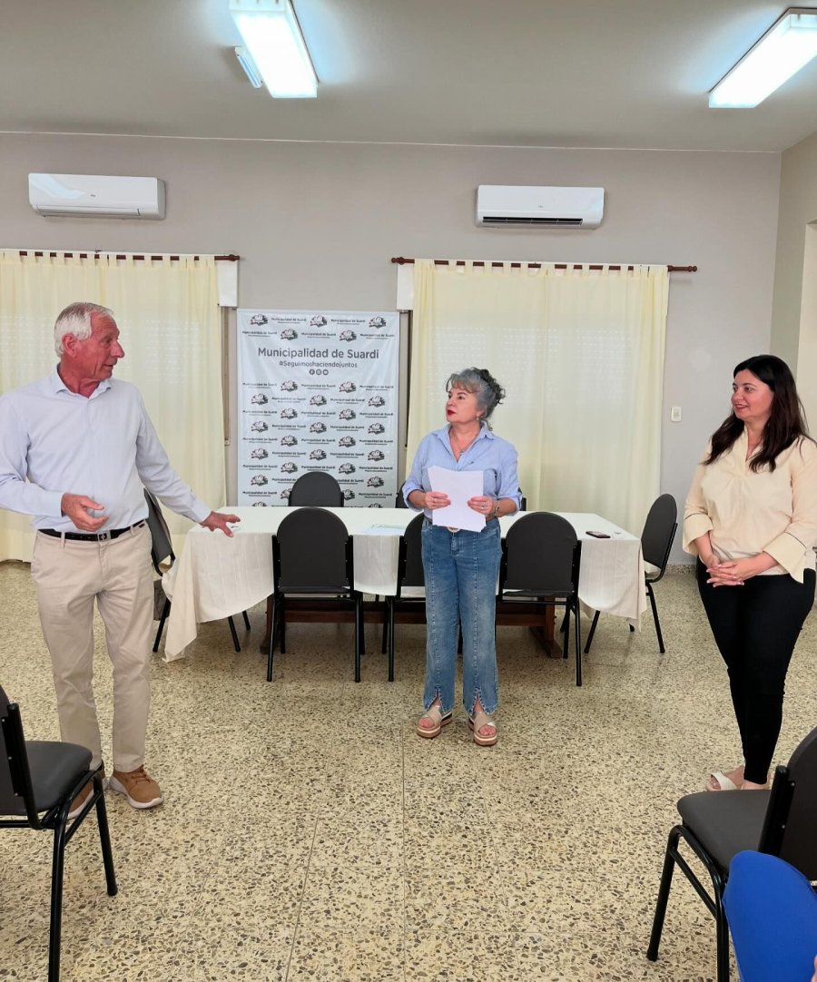 Hugo Boscarol, Alejandra Meonis y Jimena Lingua durante la ceremonia.