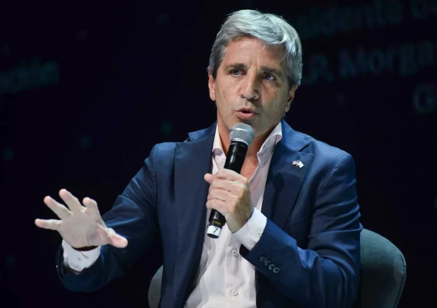 Luis Caputo no ir&aacute; por los d&oacute;lares del blanqueo.