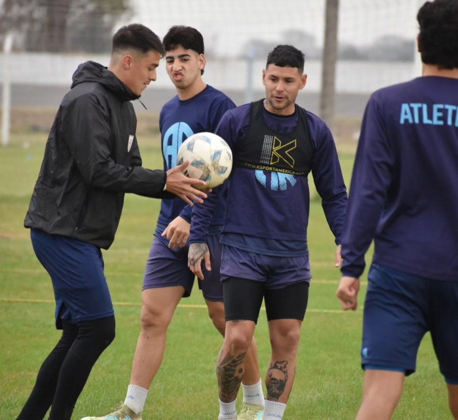 EN EL PREDIO. / La Crema trabaja con la cabeza puesta en Atlanta, donde buscará conseguir esa victoria que tanto se le posterga.