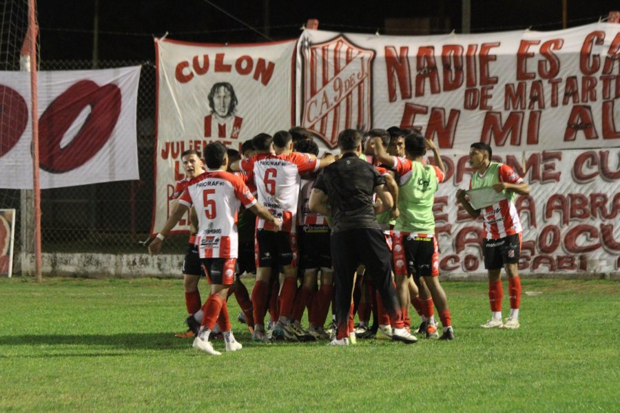 POR LA CLASIFICACION. El equipo rafaelino fue contundente en el primer partido.