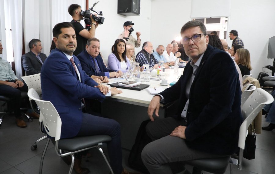 SIN OFERTAS. No hubo propuesta salarial y la semana que viene volver&aacute;n a reunirse docentes y estatales con el gobierno.