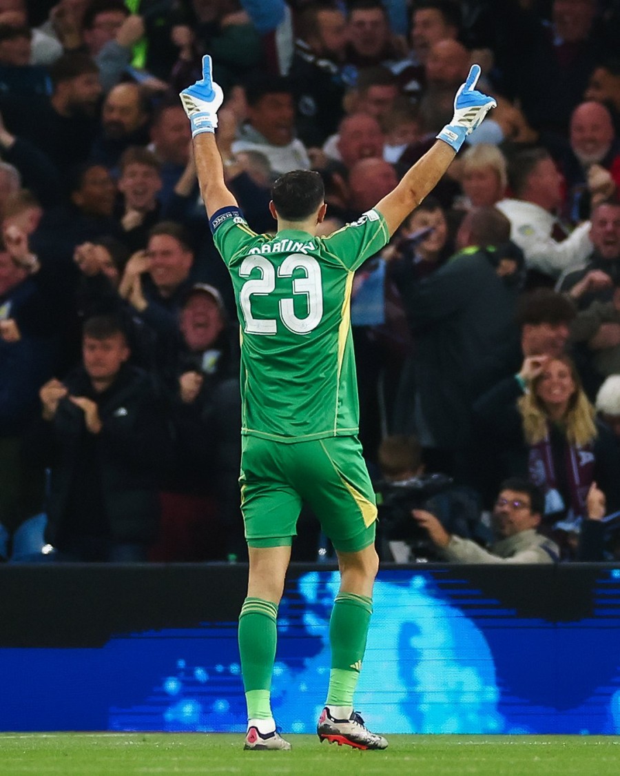 "BEST. IN. THE. WORLD.", con esta definici&oacute;n que lo sit&uacute;a como el mejor del mundo, la cuenta de Aston Villa en X calific&oacute; a Dibu Mart&iacute;nez tras otra actuaci&oacute;n consagratoria ante Bayer Munich.