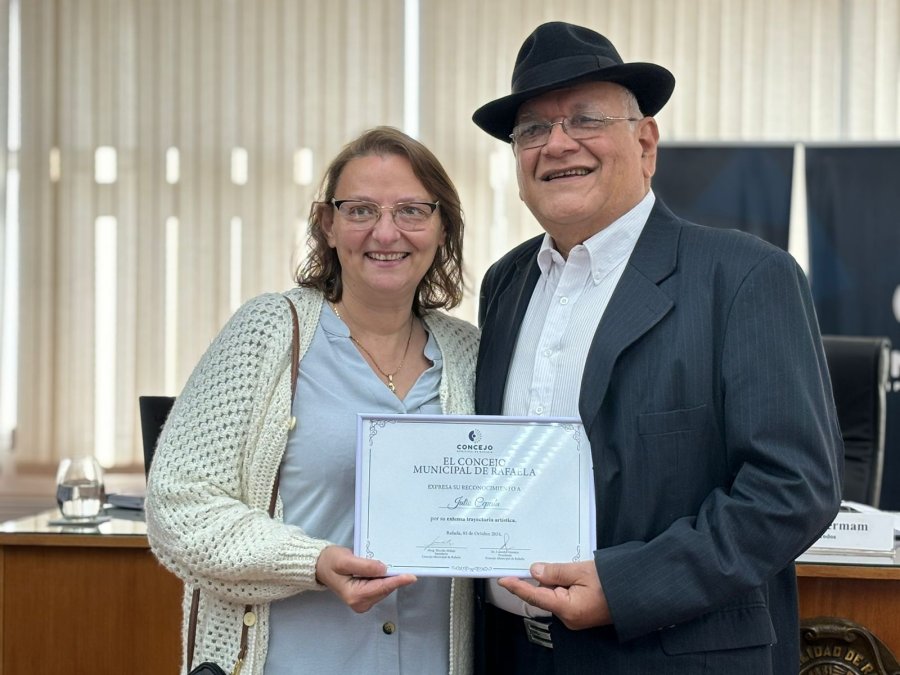 Julio Cepeda y Cristina Paccioretti en el Concejo. (FOTO PRENSA CONCEJO)