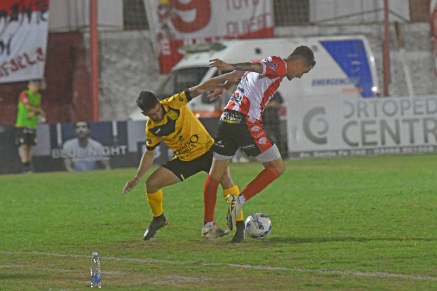 DELANTERO. Agustín Alfano, uno de los que convirtió en el primer partido.