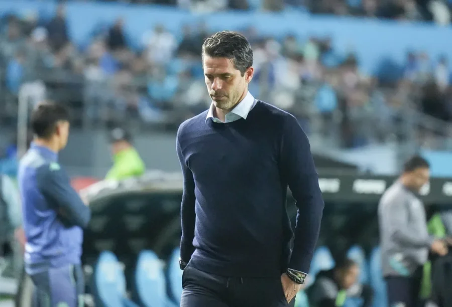 La llegada del entrenador Fernando Gago a Boca Juniors se dilata debido a trabas en la negociación