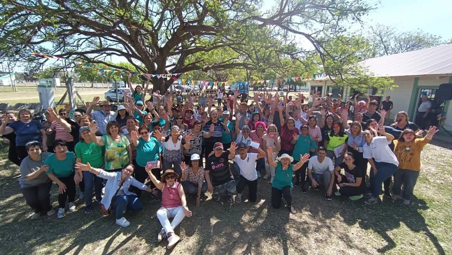 El entusiasta grupo que respondi&oacute; a la convocatoria.