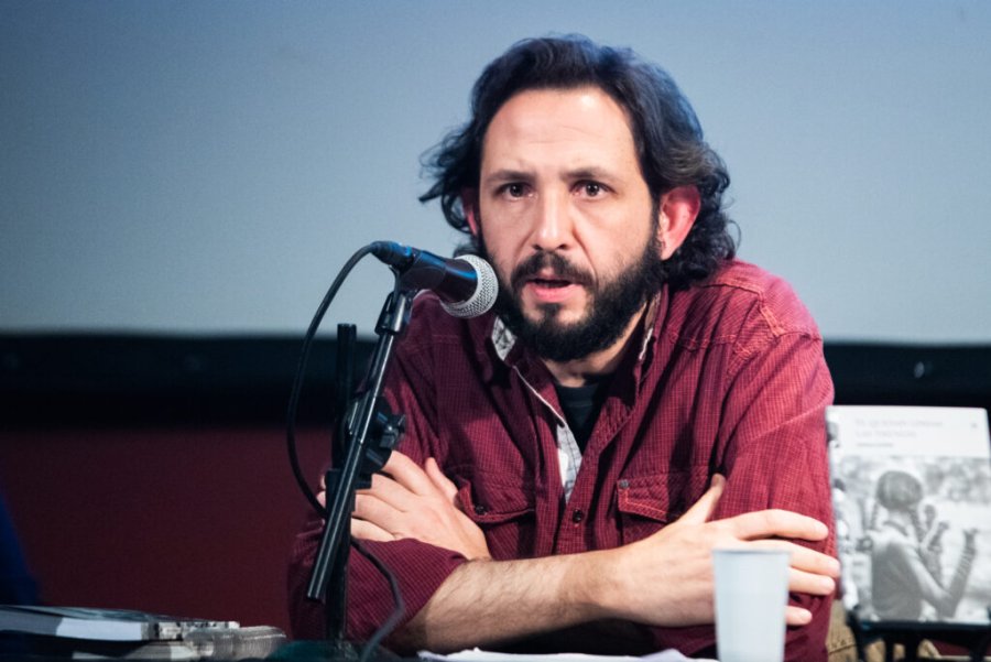 Santiago Alassia coordina diferentes talleres de lectura y escritura.