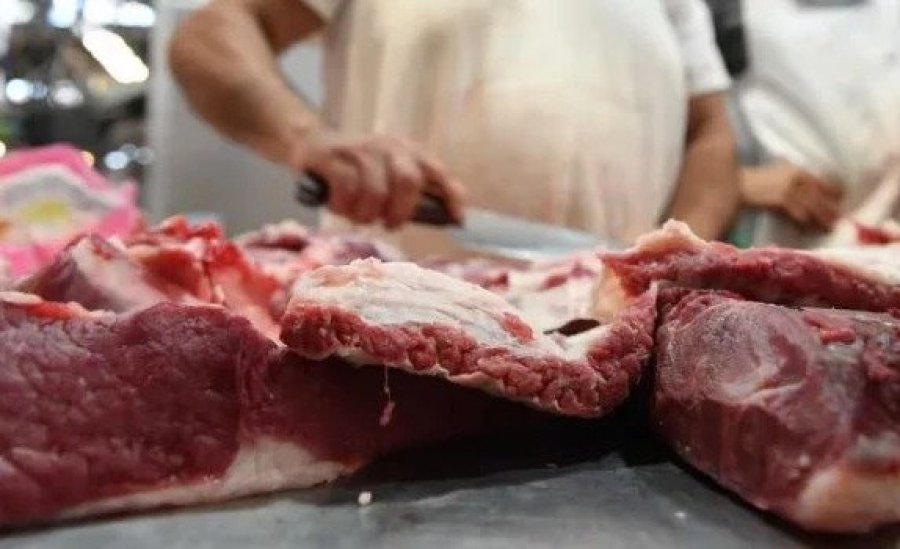CRISIS ECONOMICA. La baja es de 6,5 kilos de carne vacuna por habitante, un 12,1% menos de consumo que en 2023.