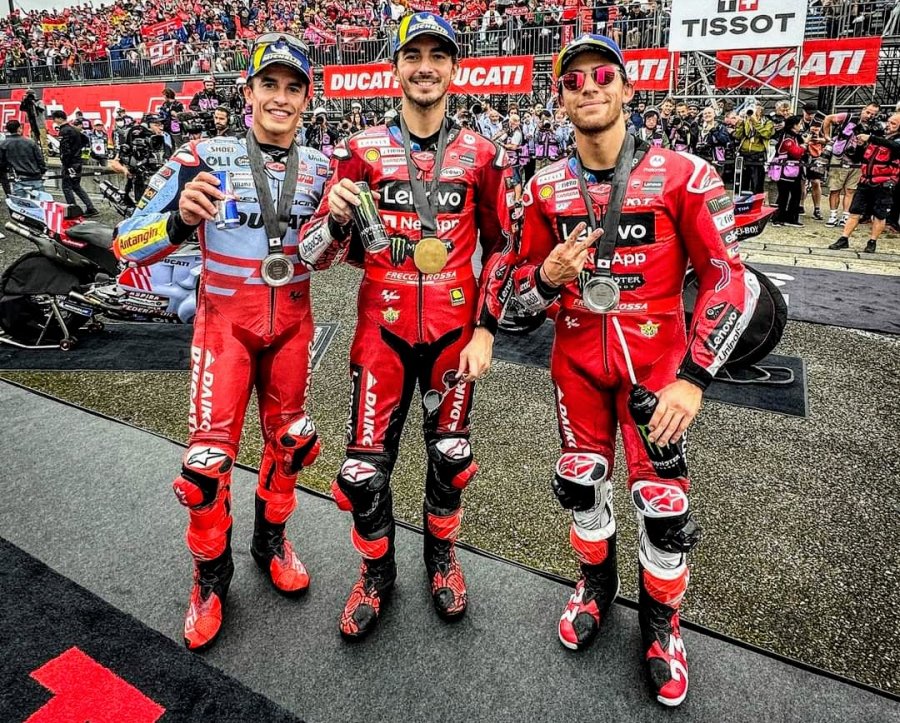 Marc M&aacute;rquez (3&deg;), Francesco Bagnaia (1&deg;) y Enea Bastianini (2&deg;), el podio del Sprint.