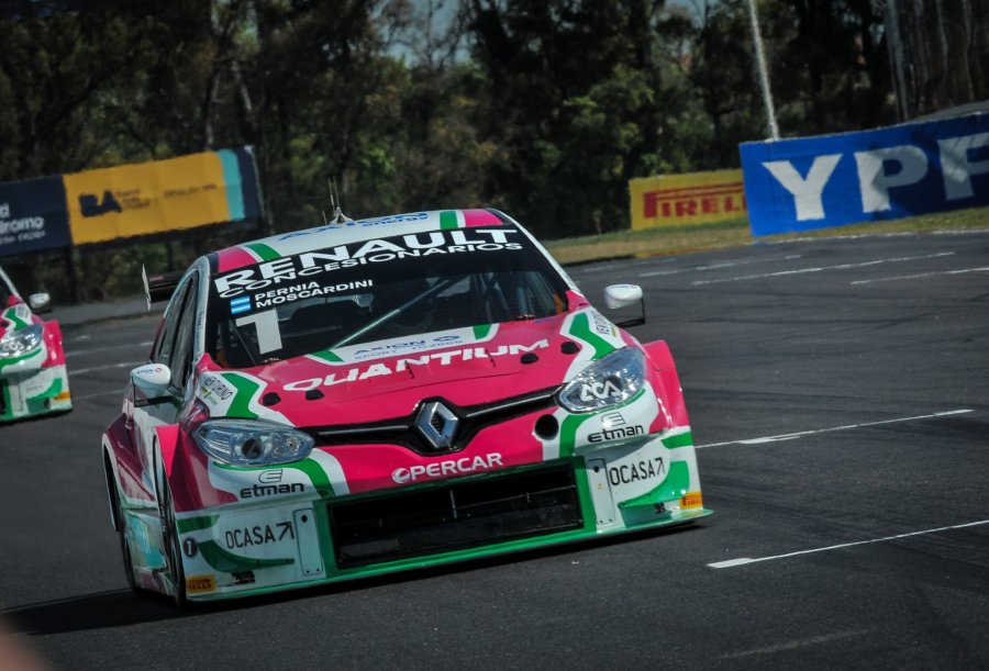 Leonel Pernía consiguió la pole al mando del Renault Fluence en Buenos Aires.