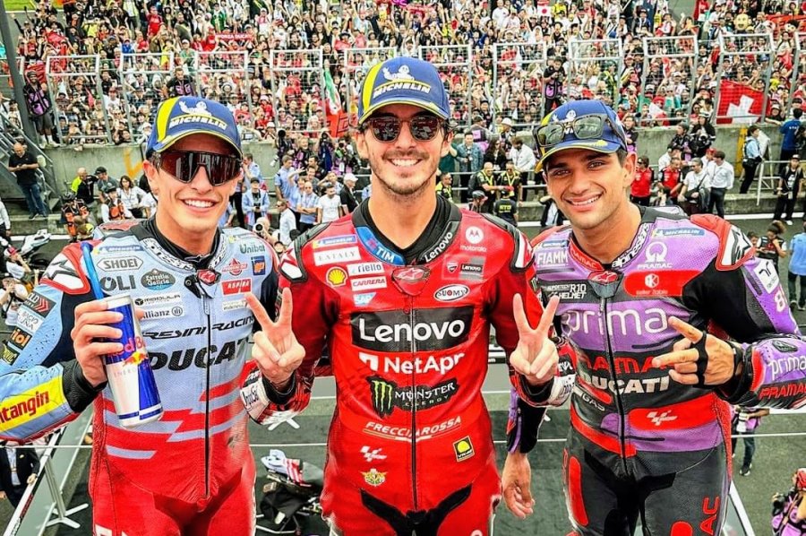 Marc M&aacute;rquez (3&deg;), Francesco Bagnaia (1&deg;) y Jorge Mart&iacute;n (2&deg;) en el podio de Jap&oacute;n.