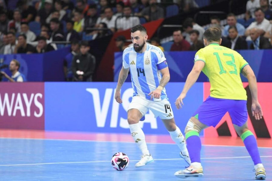 El seleccionado argentino de futsal no pudo doblegar a Brasil en la final del Mundial de Uzbekistán.