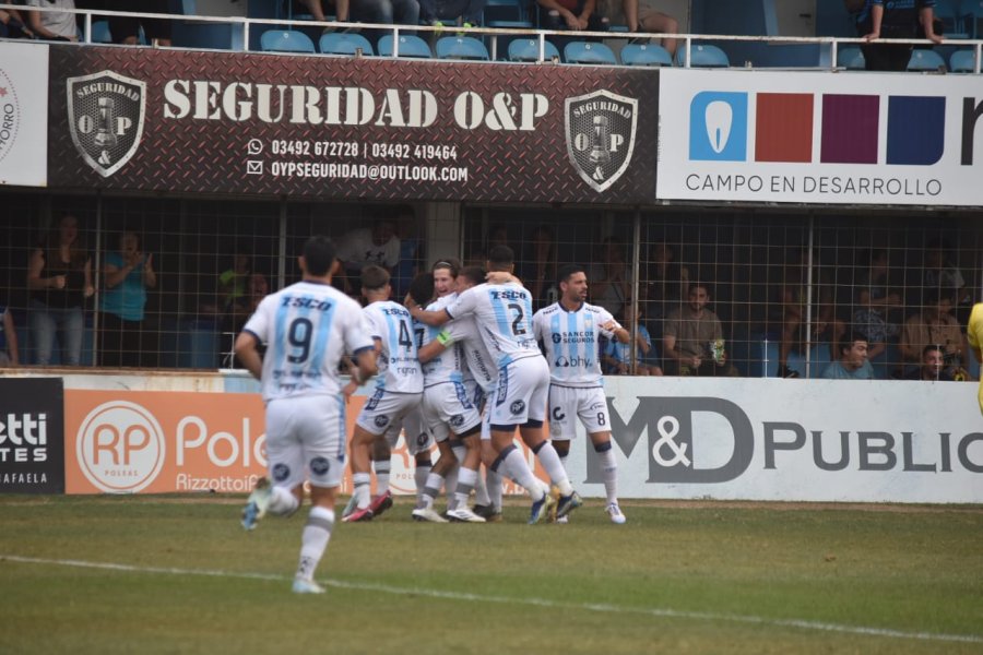 LA CREMA SUPERÓ AL BOHEMIO Y MANTIENE SU ILUSIÓN DE PERMANENCIA