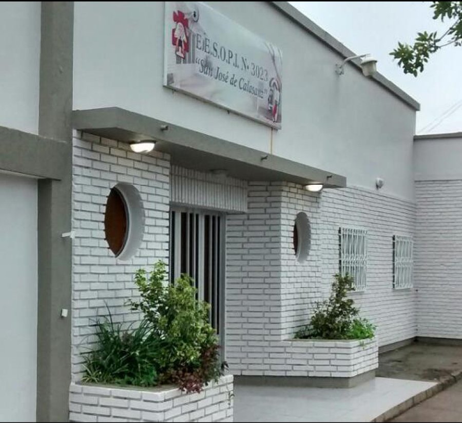 Fachada del establecimiento ramonense.