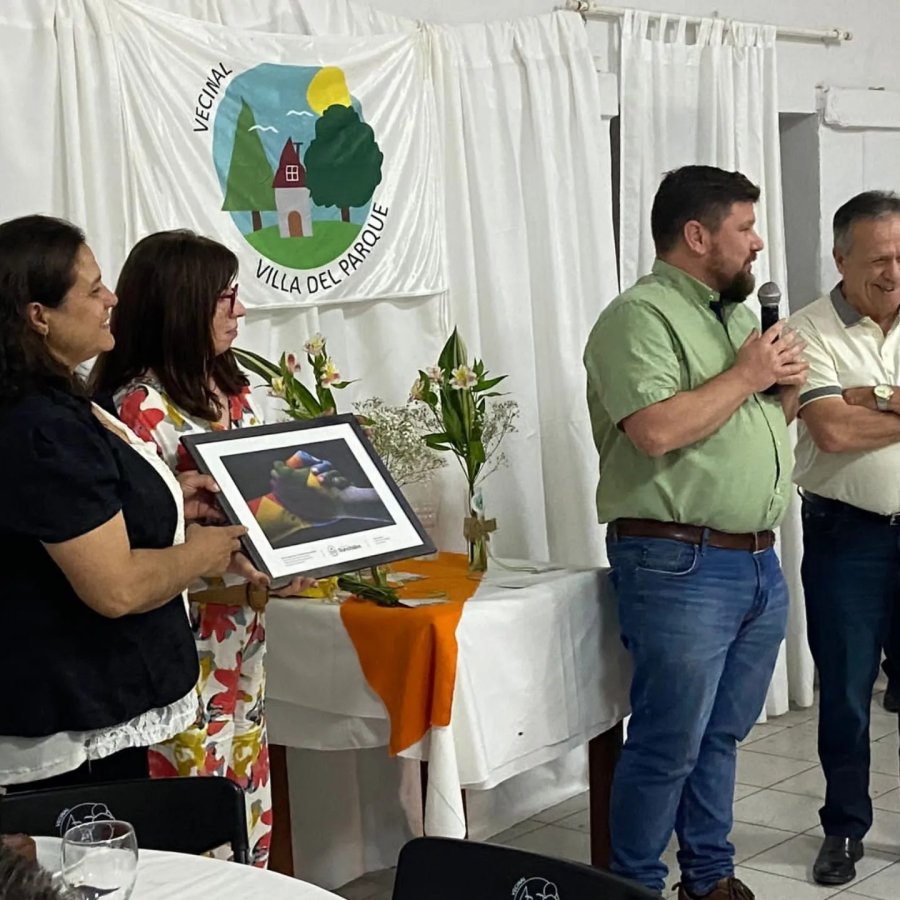 El Intendente se dirige a la concurrencia.