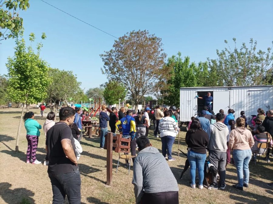La comunidad respondi&oacute; con creces a la actividad de sanidad animal.