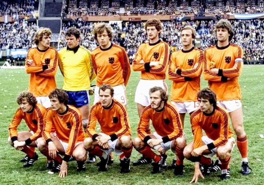 Jonny Rep, Jan Jongbloed, Arie Haan, Ernie Brandts, Johan Neeskens, Ruud Krol, Wim Jansen, Jan Poortvliet, Willy van de Kerkhof, Rene van de Kerkhof y Rob Rensenbrink en la final de Argentina 1978.