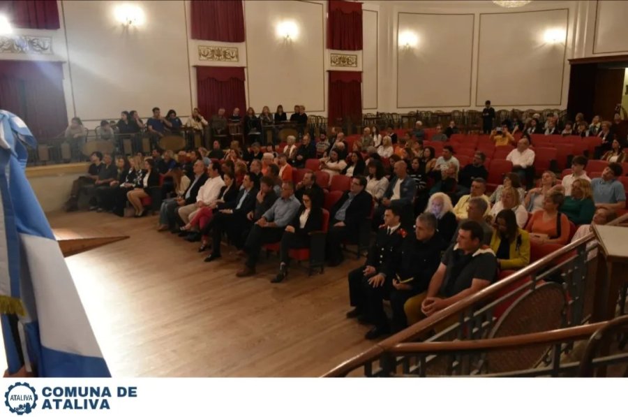 El salón lució absolutamente colmado.