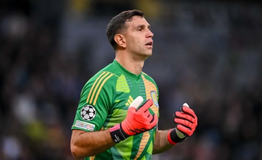 Emiliano "Dibu" Martínez.