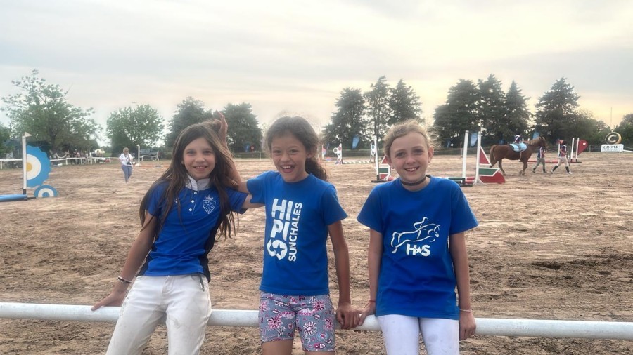 Ameli&eacute; Oller, Mar&iacute;a Pia Abatidaga y Clara Romano las tres amazonas m&aacute;s j&oacute;venes que representaron al club sunchalense.