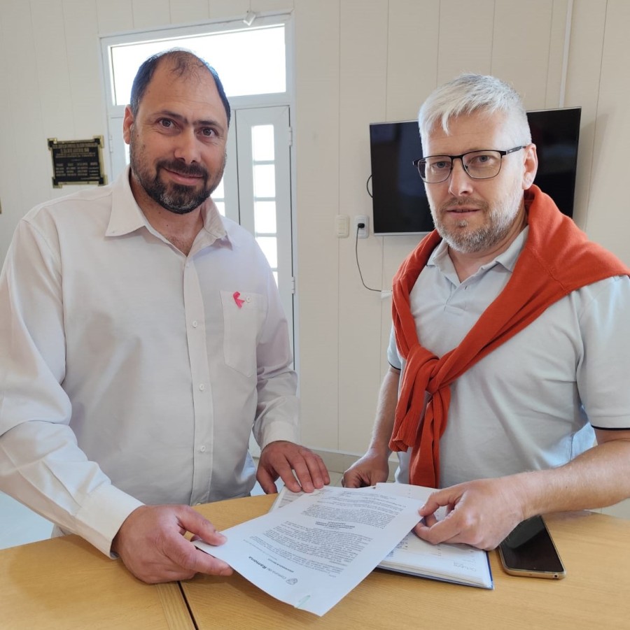 jos&eacute; Barbero y Nicol&aacute;s Crolla se reunieron y recorrieron las obras ejecutadas.