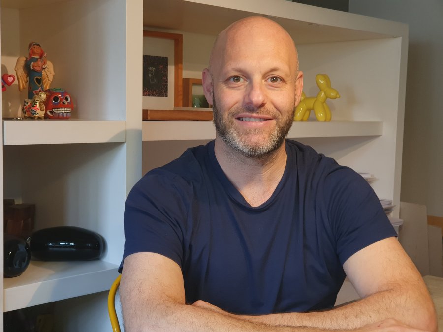 Gustavo Mondino, el director de la obra teatral.