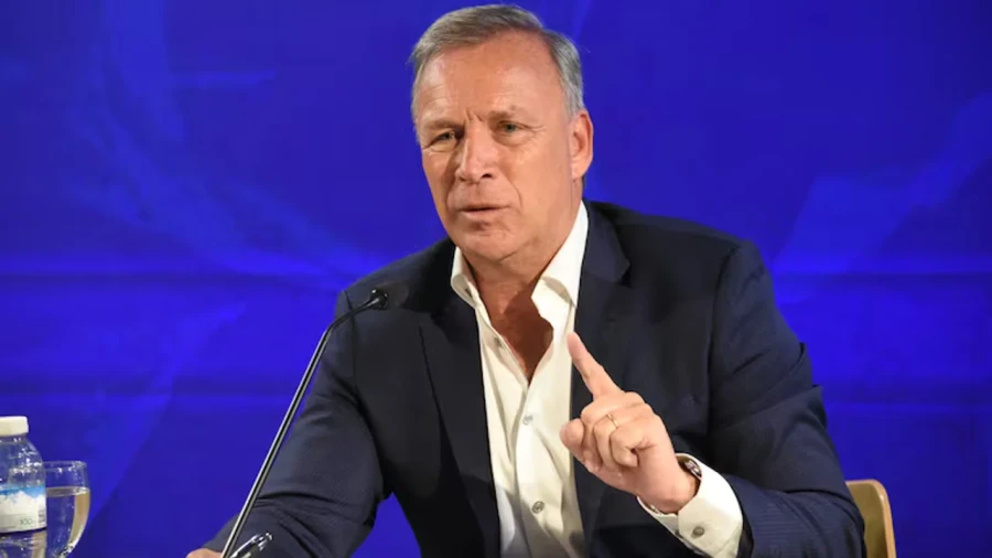 DURA SANCION. El motivo fue la pelea con Merlos y el intento de suspender la Asamblea de AFA.