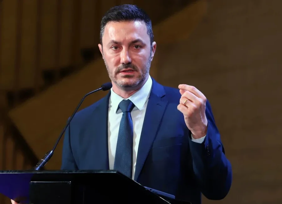 Luis Petri: "Escuchamos opiniones pero quien conduce Defensa soy yo".