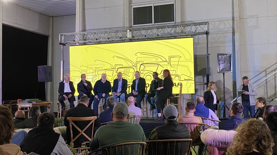 Más de 200 invitados especiales, entre ellos muchos tamberos cooperativistas que fueron los pioneros en comprarla.