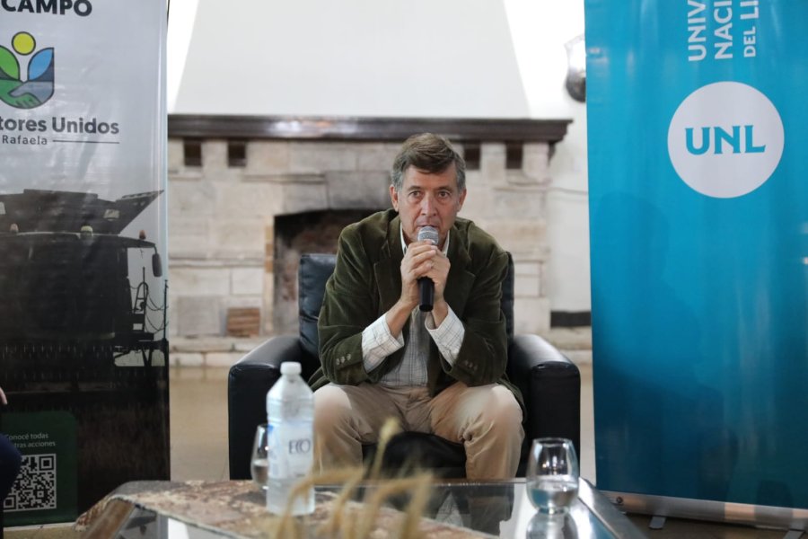 Carlos Becco es un apasionado del sector y el rol de sus protagonistas. En el libro queda claro.