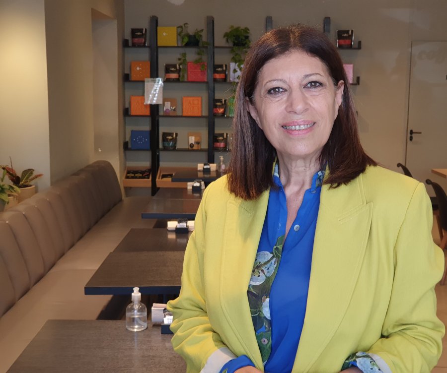 Clara Garc&iacute;a en un bar c&eacute;ntrico de Rafaela, en una nueva charla con diario LA OPINI&Oacute;N.