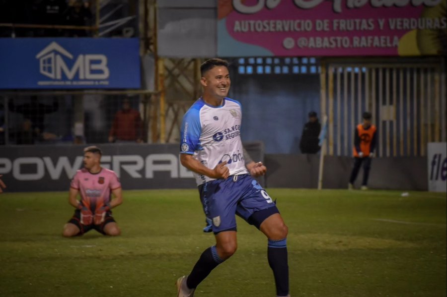 AHORA SERA EN VERA. El "Taca" quiere volver a gritar goles.