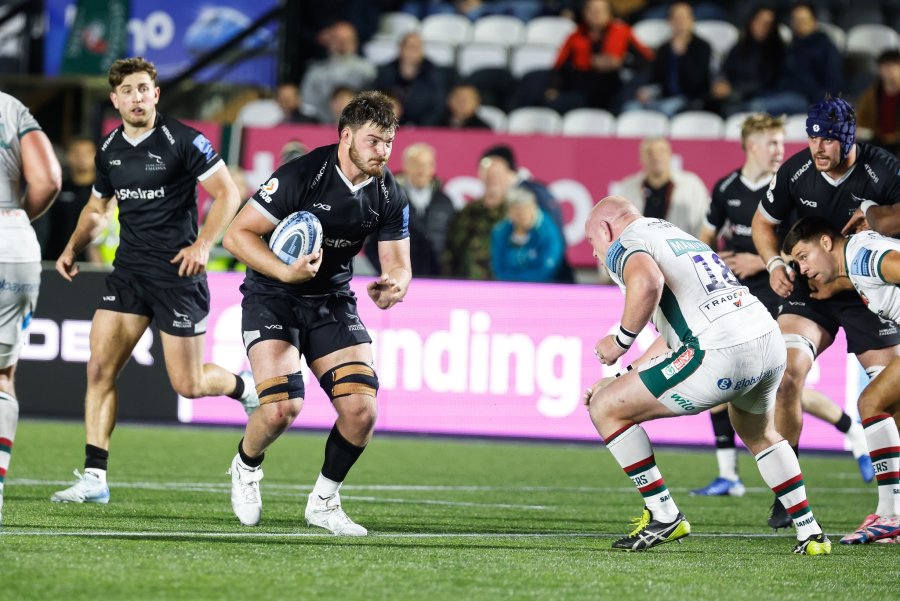 TOMANDO RITMO DE PREMIERSHIP. El segunda línea trata de apuntalar a su equipo.