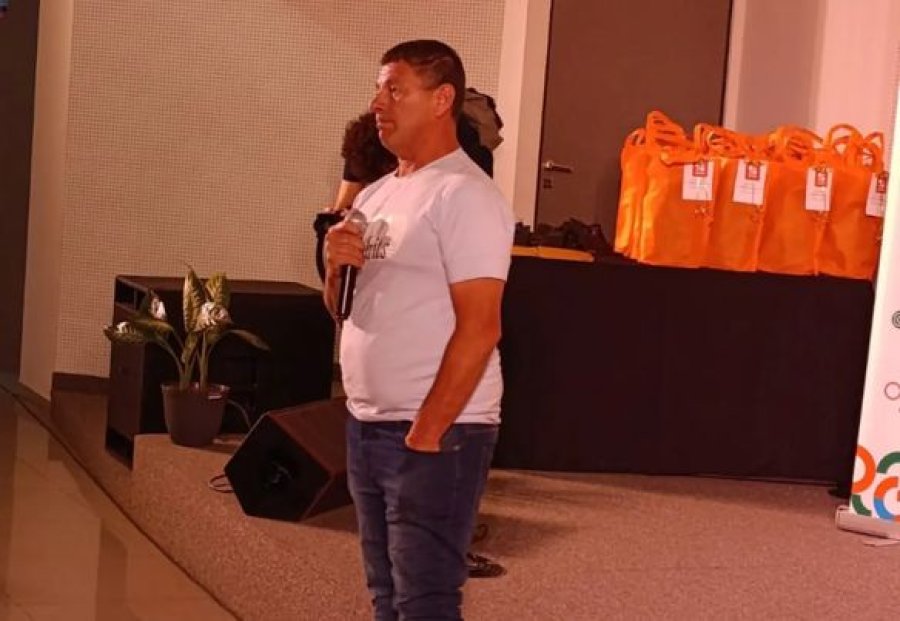 Diego C&oacute;rdoba agradeciendo la distinci&oacute;n.