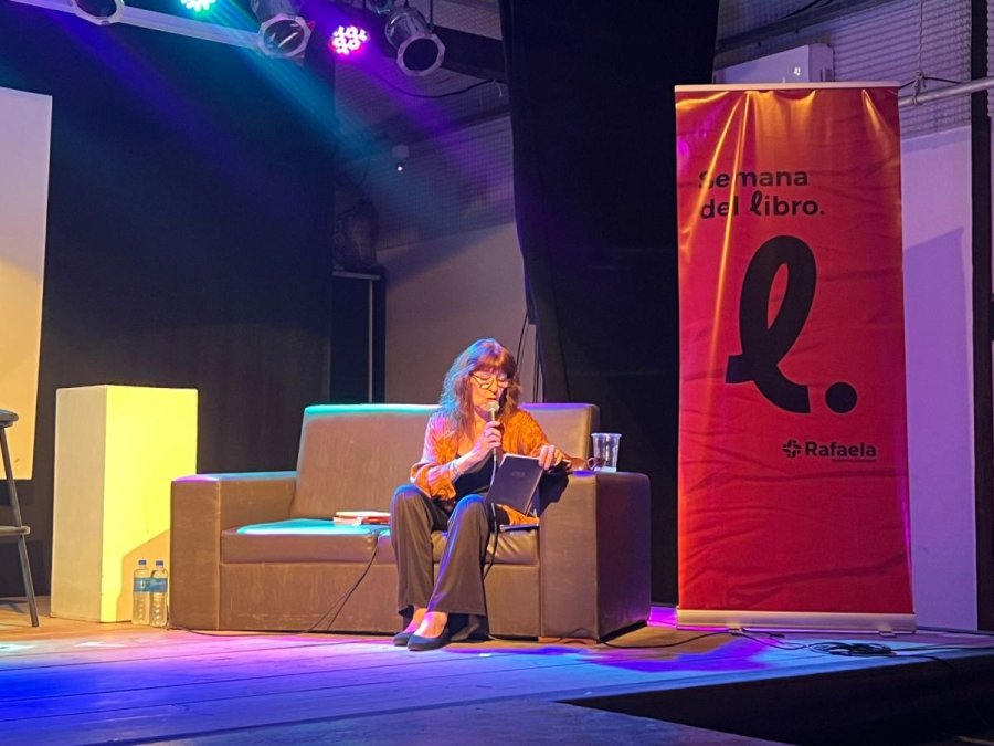 Liliana Lukin durante su participación en la Semana del Libro, el viernes en el Centro Recreativo Metropolitano.