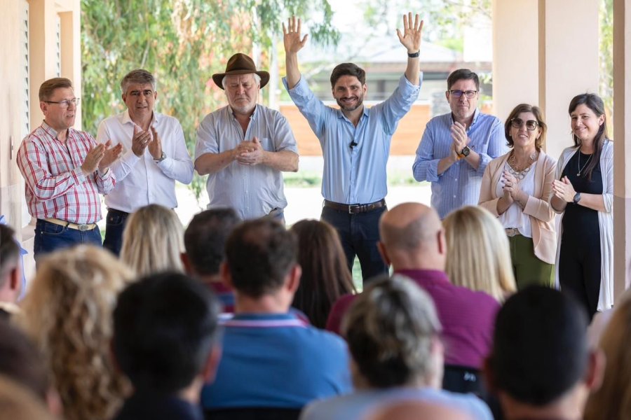 RECORRIDA. “Solo con mejor educación y más trabajo, saldremos adelante en Santa Fe y en Argentina”, aseguró el mandatario provincial hoy en La Criolla.