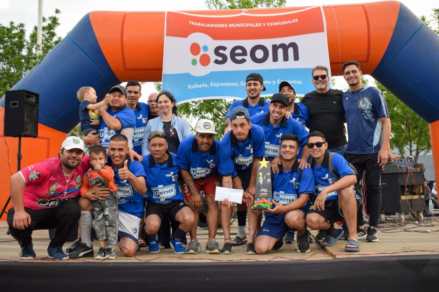 PREMIACION. M&aacute;s de 500 personas participaron de las distintas disciplinas deportivas.