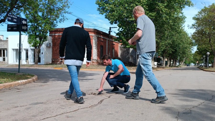 Gonzalo Aira, intendente, supervisando los sectores a intervenir.