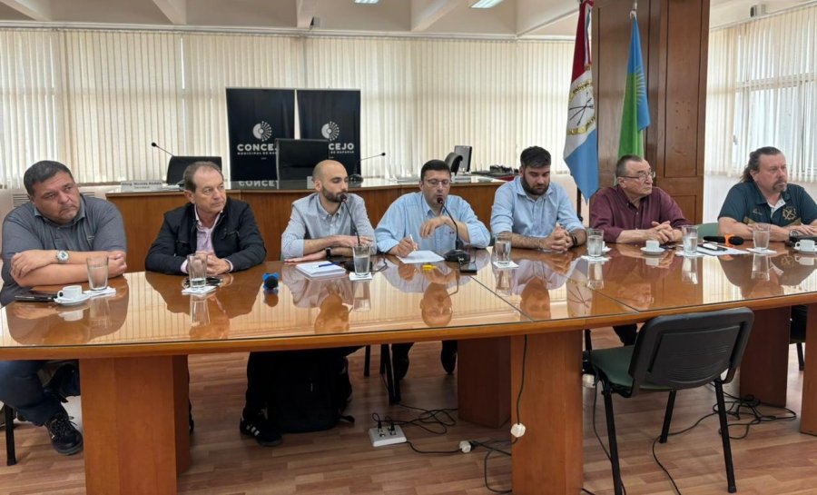 El Directorio del IMV en el recinto del Concejo. (FOTO PRENSA CONCEJO)
