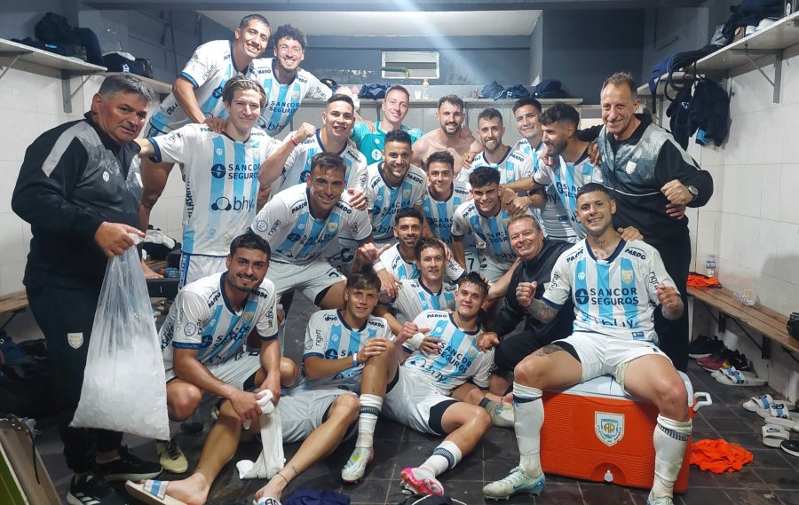 VESTUARIO FELIZ PARA LA CREMA EN ISIDRO CASANOVA