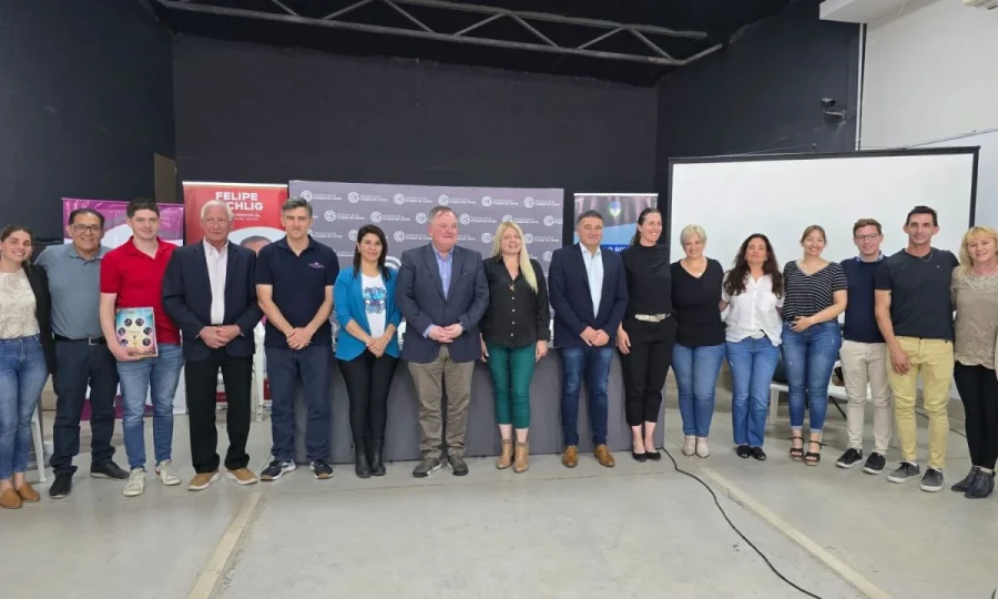 Las autoridades que participaron del lanzamiento.