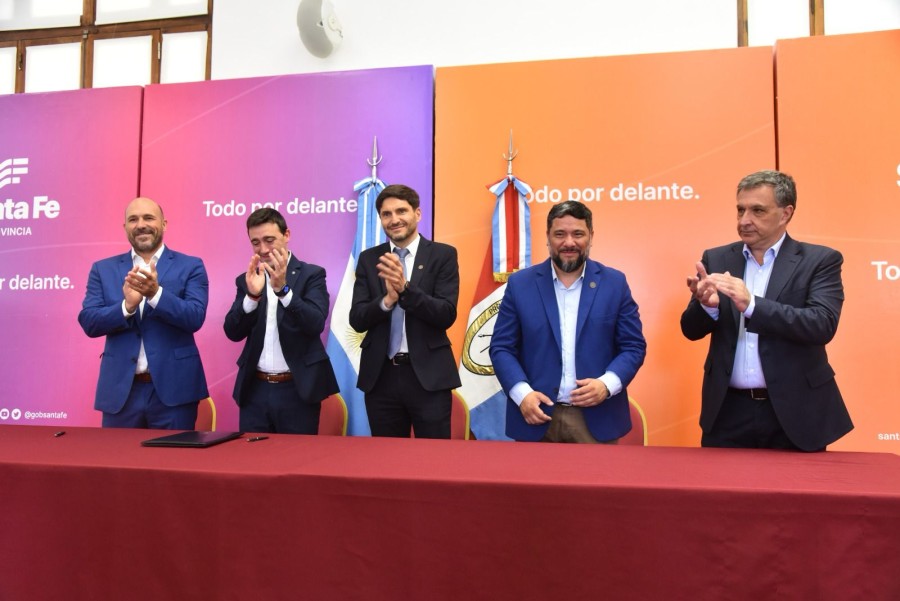 Pullaro encabez&oacute; la presentaci&oacute;n de &ldquo;Casate con tu ciudad como testigo&rdquo; en los clubes sociales y deportivos de la provincia.