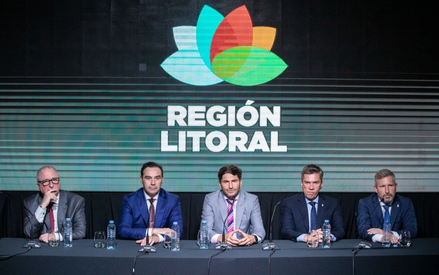 Passalacqua, Vald&eacute;s, Pullaro, Zdero y Frigerio durante la conferencia de prensa posterior a la firma del acuerdo de integraci&oacute;n.