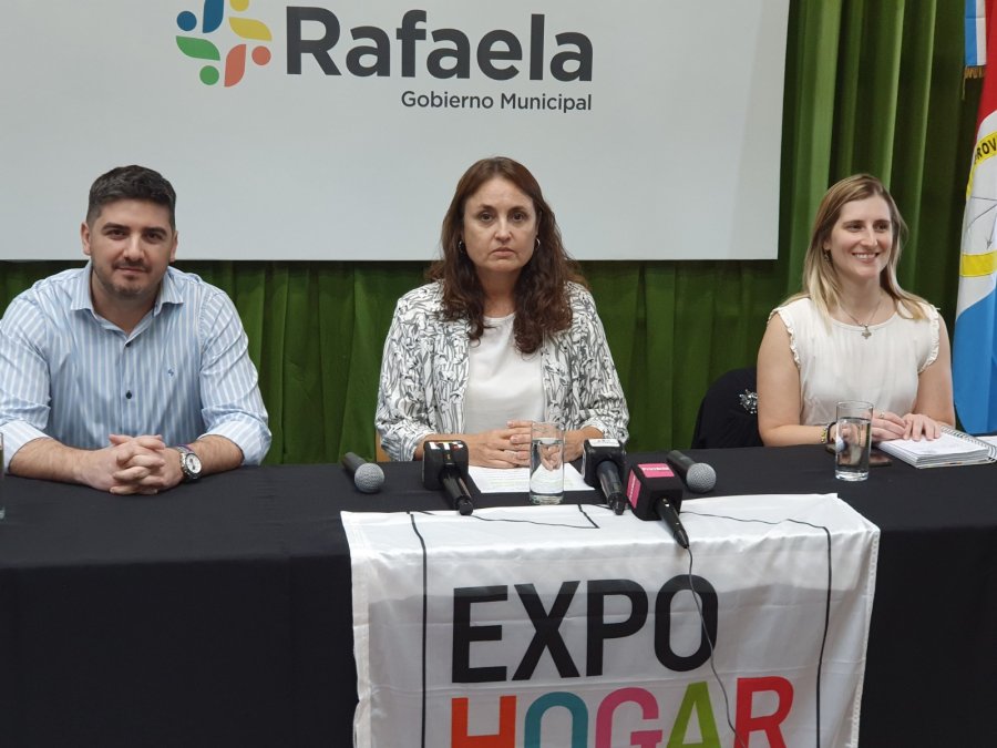 INTERESANTE INICIATIVA.  Maximiliano Maldaceno, Patricia Imoberdorf y Florencia Muriel durante la presentaci&oacute;n del evento.