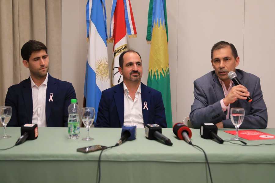 Facundo Favero, Lisandro Ben&iacute;tez Gil y Mat&iacute;as Buffa, durante la rueda de prensa.