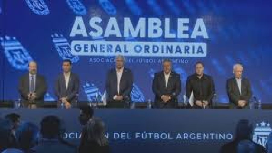 La plana mayor de la AFA, con Claudio "Chiqui" Tapia, a la cabeza, en la Asamblea en Ezeiza