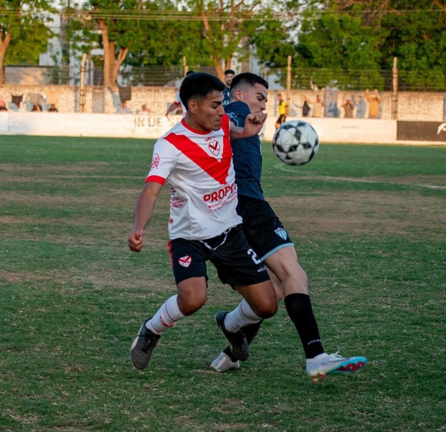 EN LEHMANN.&nbsp; Moreno recibe a Argentino de Humberto en la semi de la Norte.