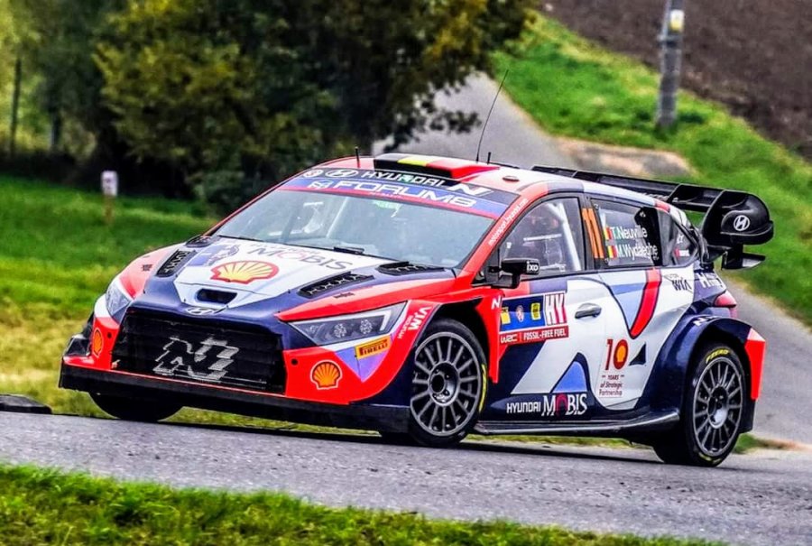 Thierry Neuville y Martijn Wydaeghe encabezan la general con el Hyundai i20.